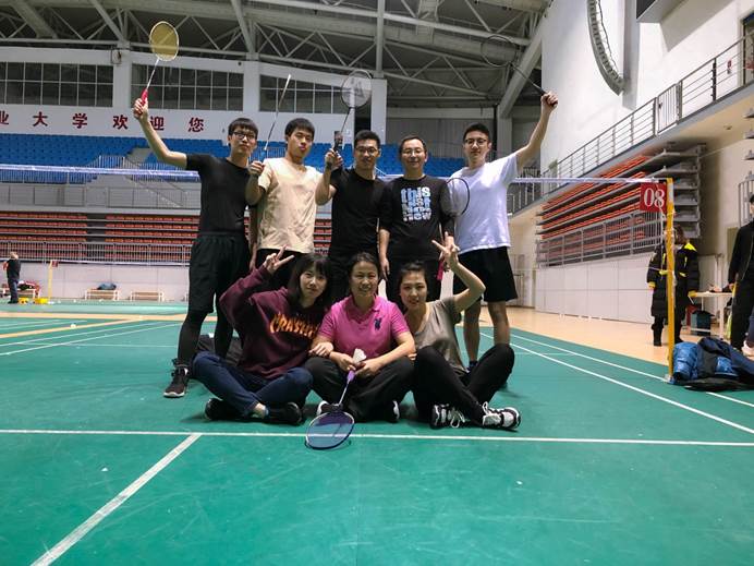 说明: C:\Users\lx\Desktop\研究生网站\爱游戏·体育研究生羽毛球比赛\微信图片_20190328141257.jpg